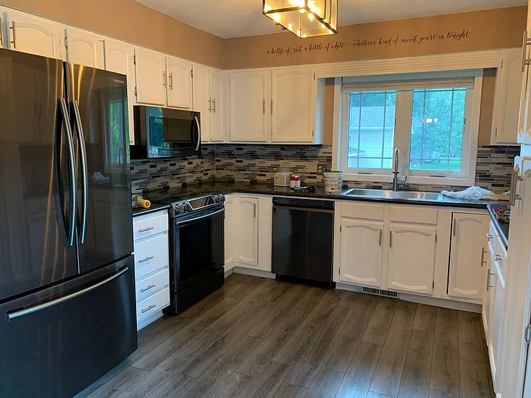 570 Roberts St SW — Photo 9