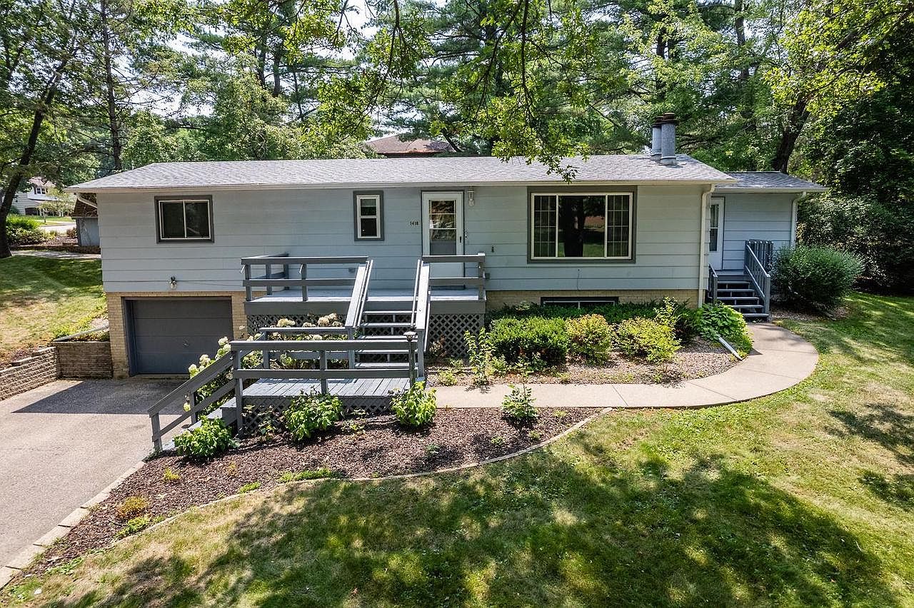 1418 Valley Drive, Wisconsin Dells, WI 53965 Zillow
