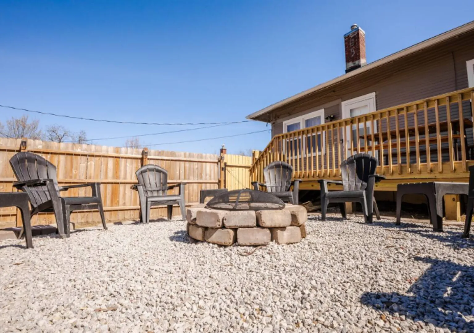 Modern 3BR Furnished Home in Moline Sleeps 10, All Utilities — Photo 1