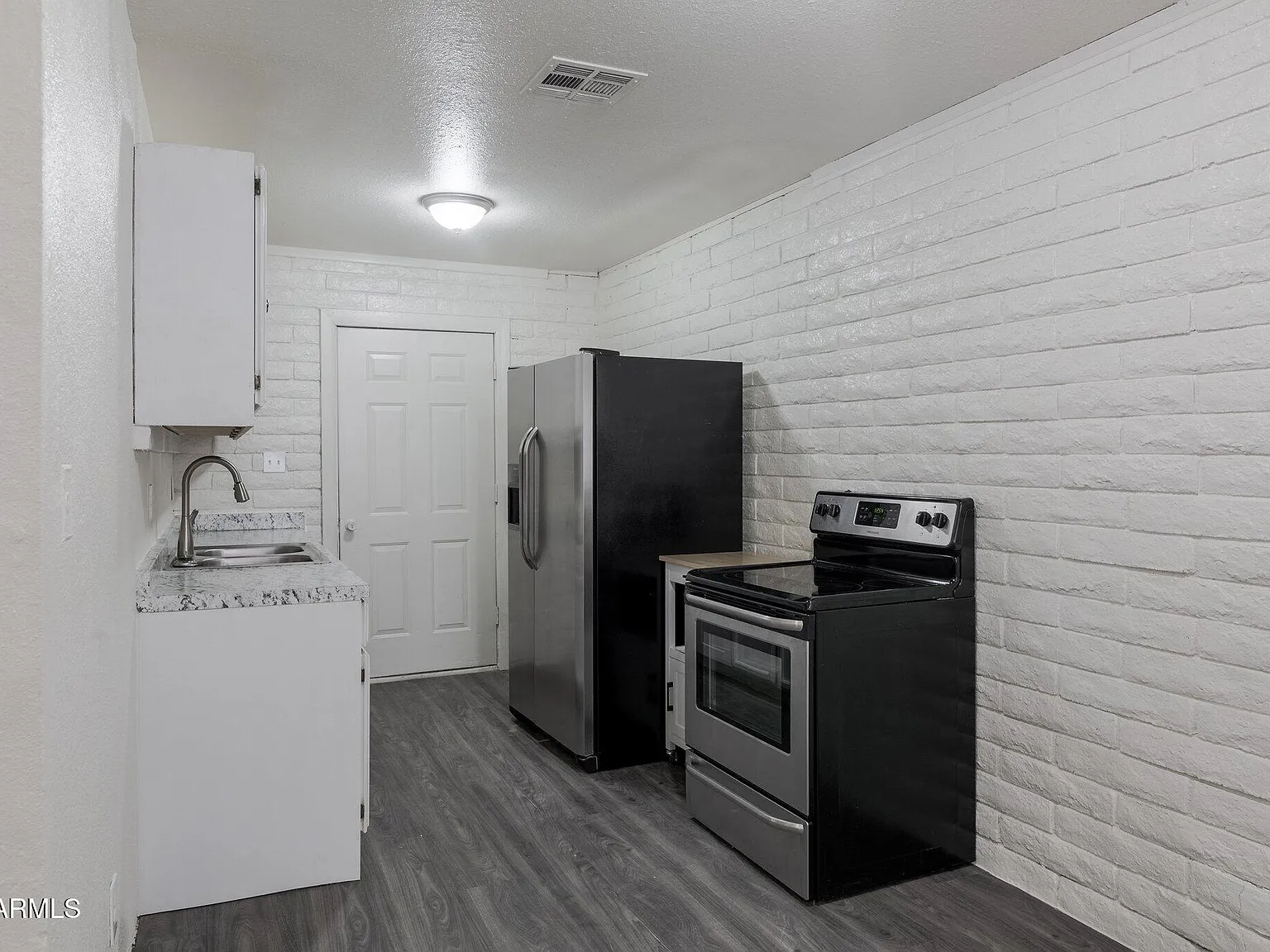 2 bed, 1.0 bath, 730 sqft, $950 — Photo 1
