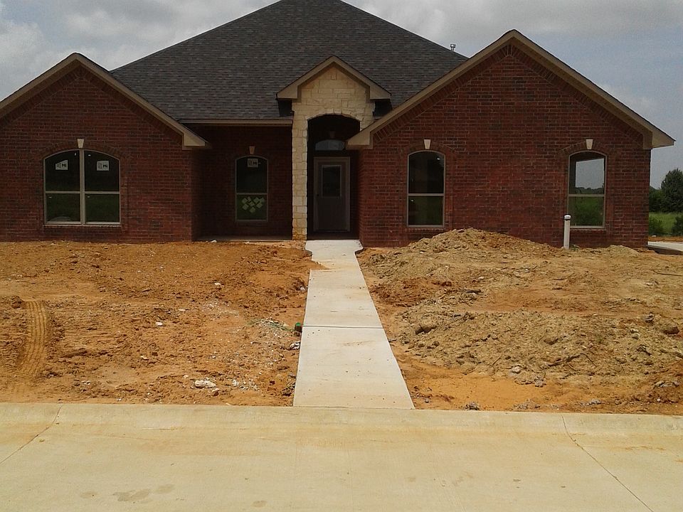 1st image of 215 Jay Dr