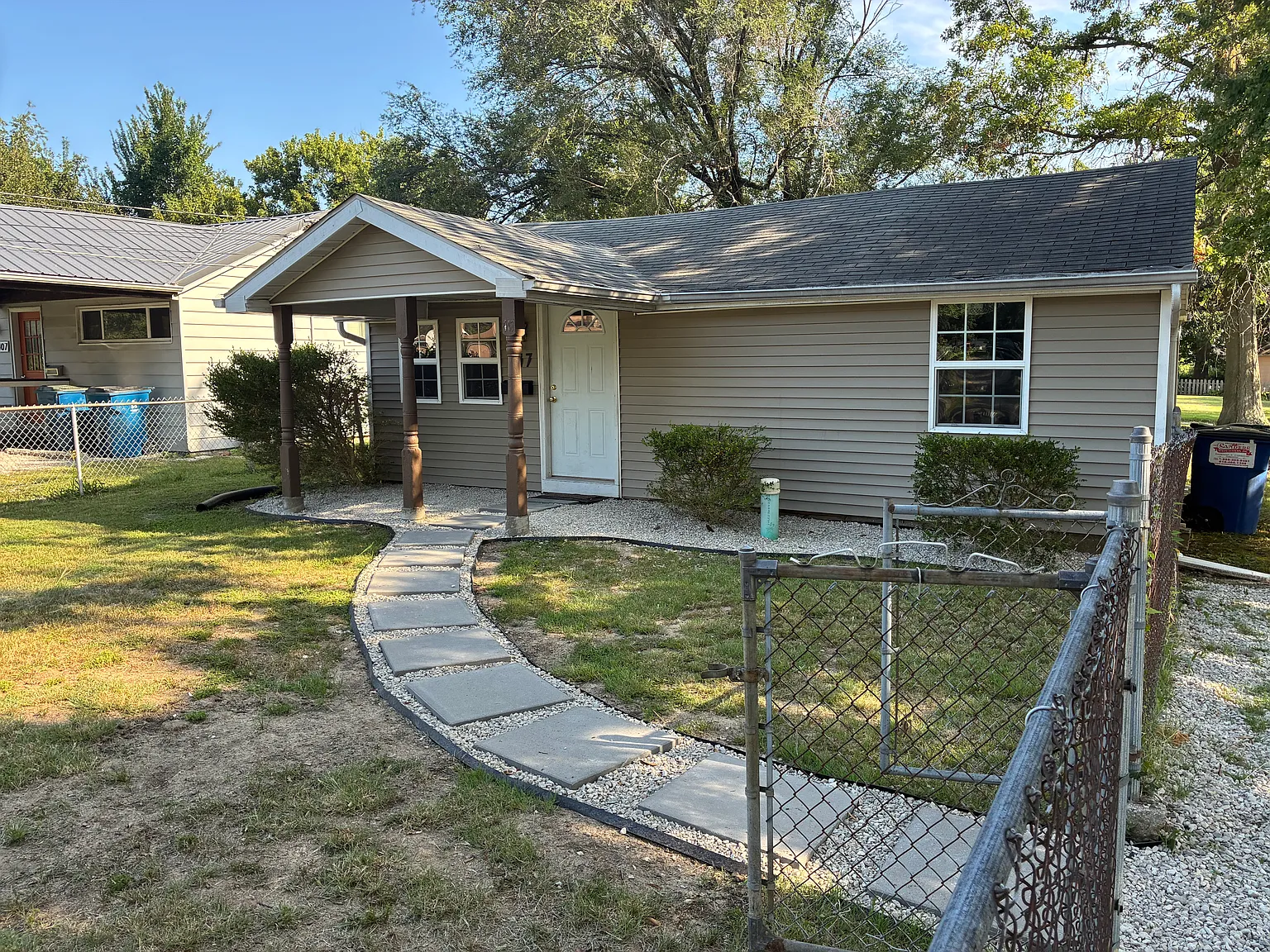2 bed, 690 sqft, $925 — Photo 1