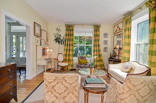 4th image of 26 S Park Ave