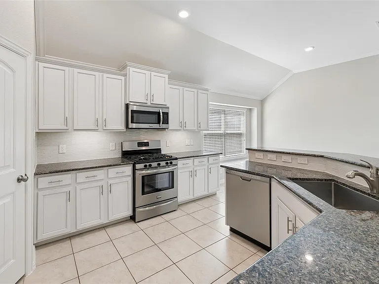 2357 Old Stone Dr — Photo 5