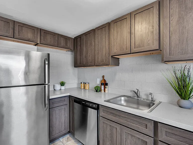 Maple Court Apartments — Photo 53