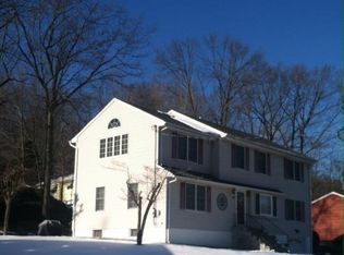 29 Walter Dr, Bloomingdale, NJ 07403