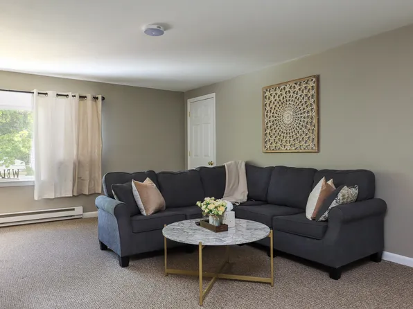 2 Patricia Dr #2, Tyngsboro, MA 01879