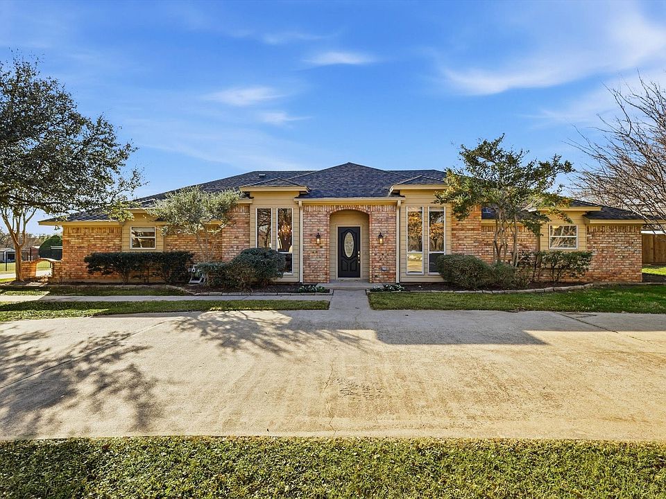 1st image of 361 Oakview Dr