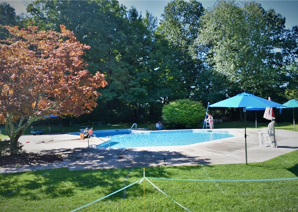 1st image of 1202 Village Dr