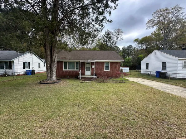 2014 Newark Ave, Fayetteville, NC 28301