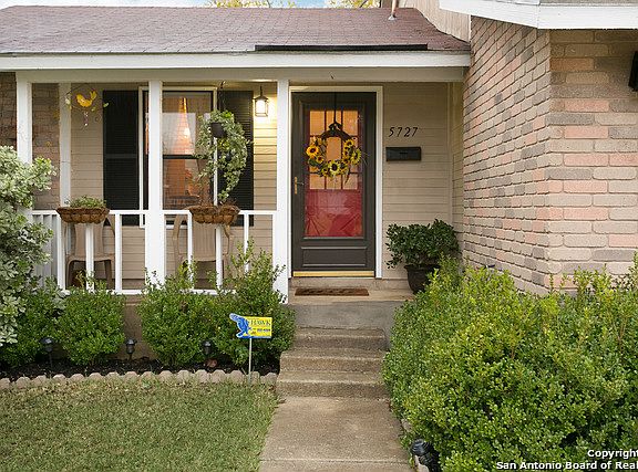 3rd image of 5727 Sunup Dr