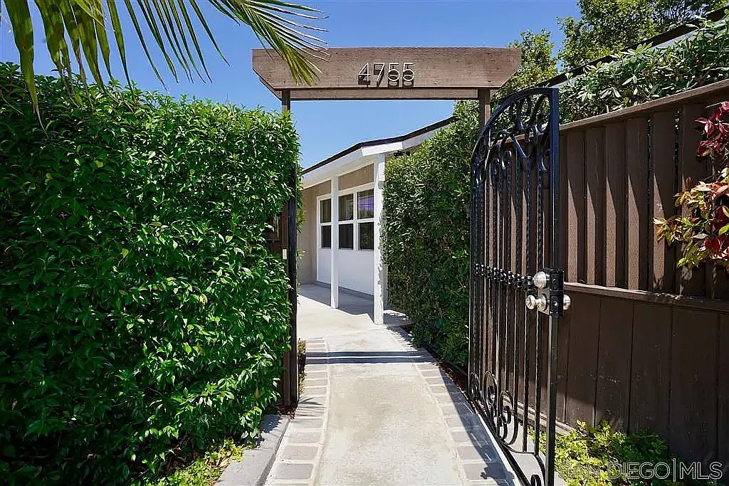 3 bed, 1386 sqft, $4,900 — Photo 1