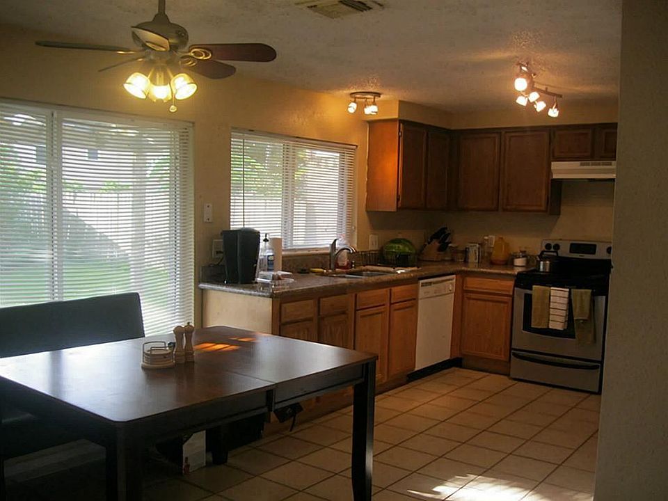 1st image of 1806 Foxlake Dr