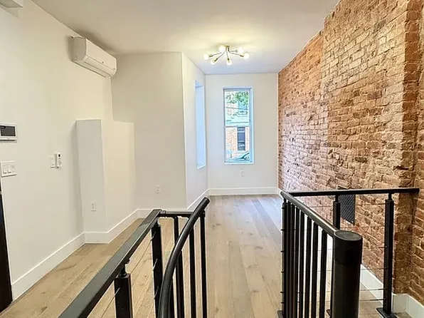 1853 Cornelia Street image 4 of 8