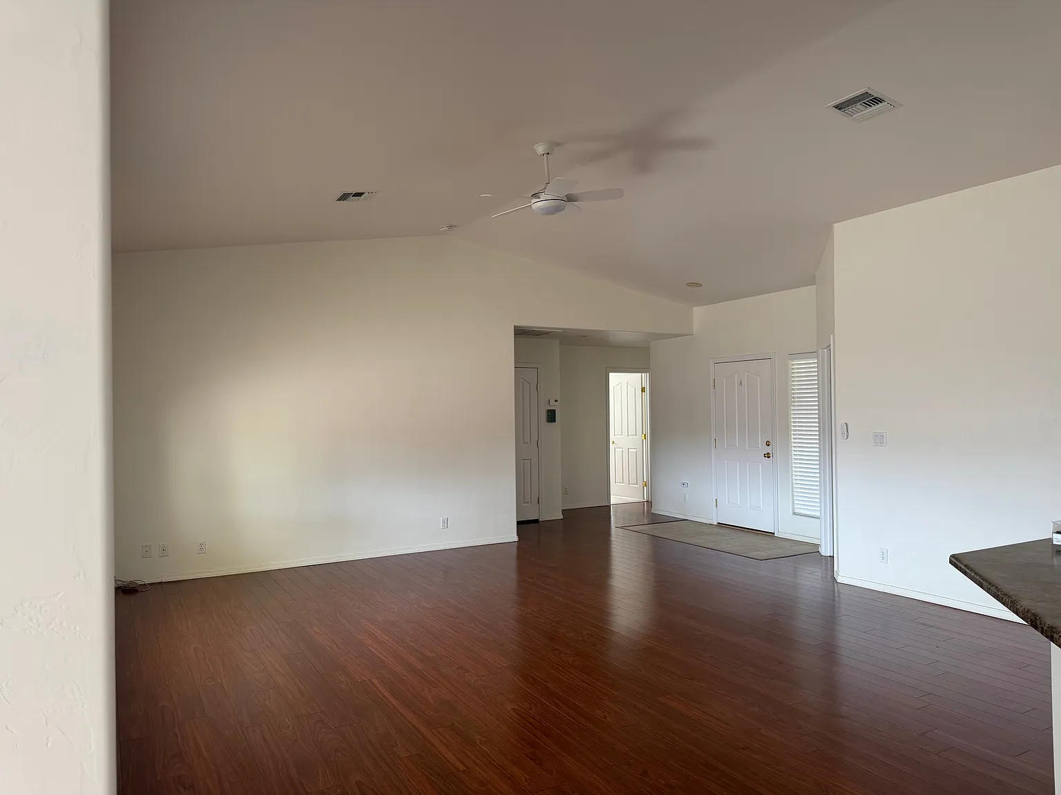 3 bed, 1839 sqft, $2,100 — Photo 3