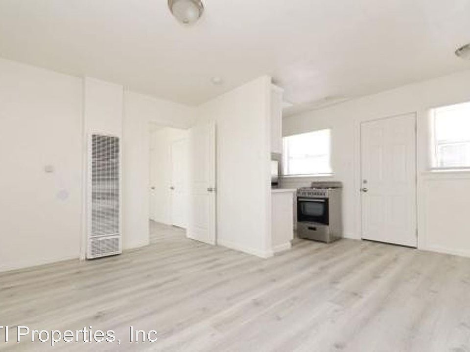 1st image of 536 W 48th St #9109670