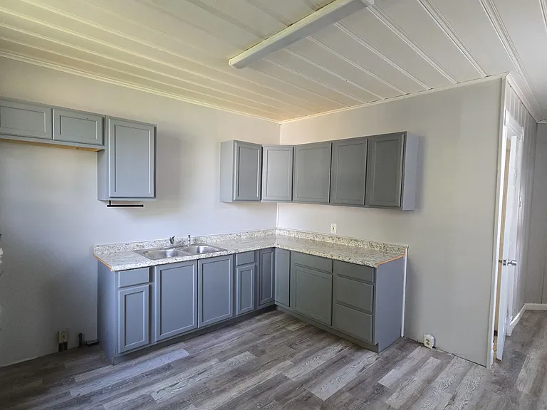 1709 Edison Ave — Photo 2