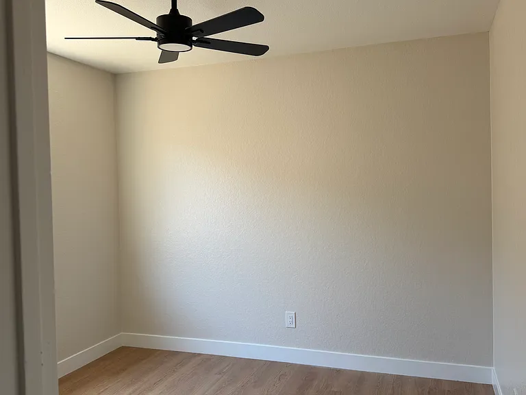 10516 Giffin Way — Photo 5