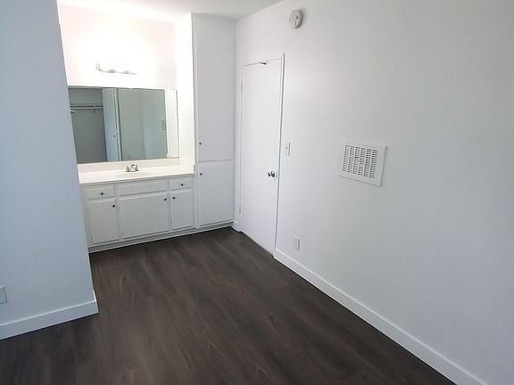 5th image of 12327 Greene Ave #6