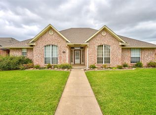 304 N Geronimo Way, Mustang, OK 73064