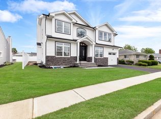 118 Grace St, Plainview, NY 11803