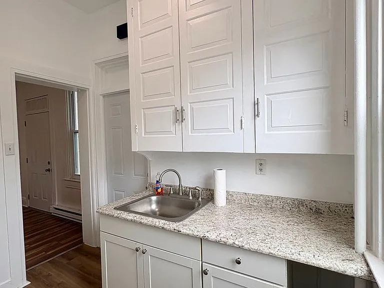 534 W Market Street — Photo 20
