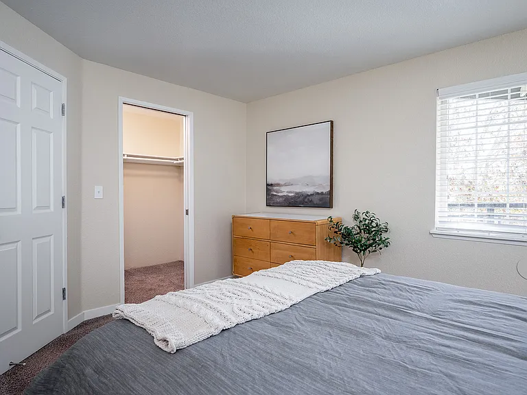 Sundial Apartments — Photo 15