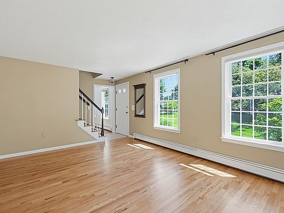 4th image of 203 Pleasant St