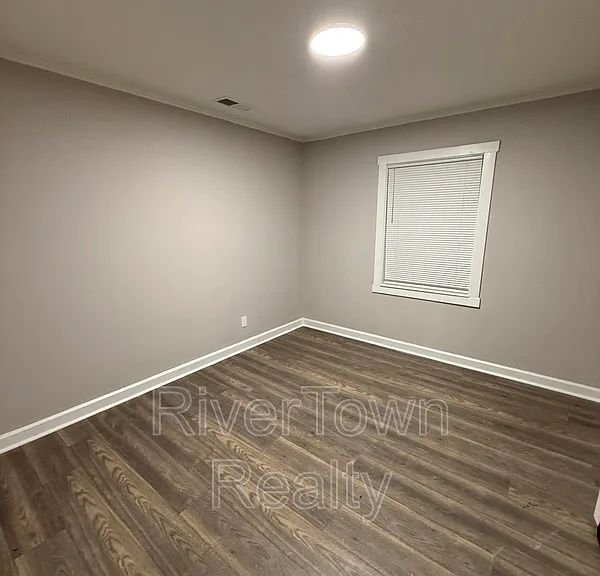 1659 Southern Ave — Photo 6