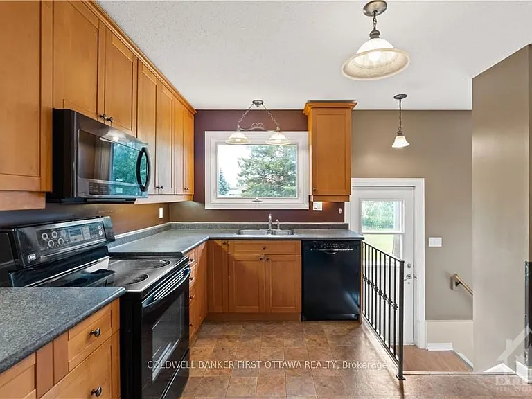 12 Oakwood Ave — Photo 10