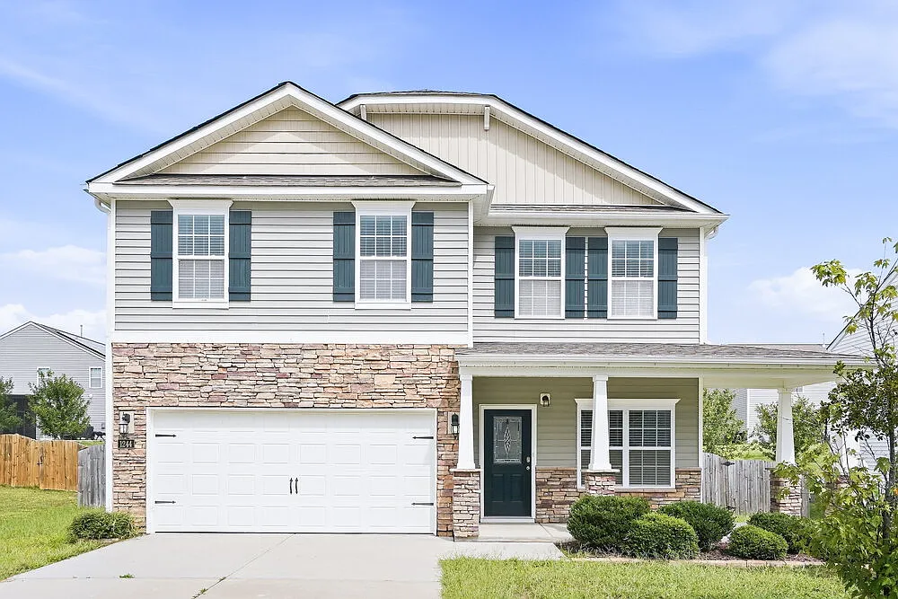 4 bed, 2.5 bath, 2060 sqft, $2,230 — Photo 1