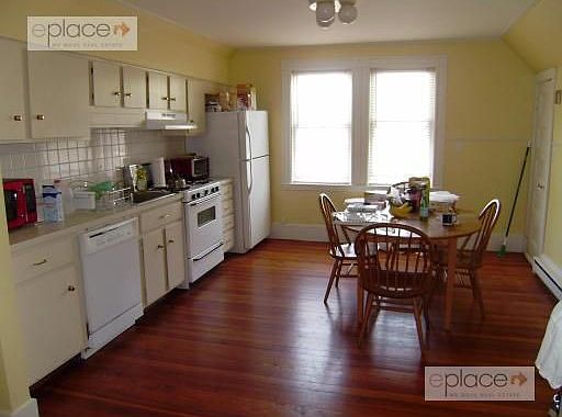 2nd image of 93 Belmont St #3