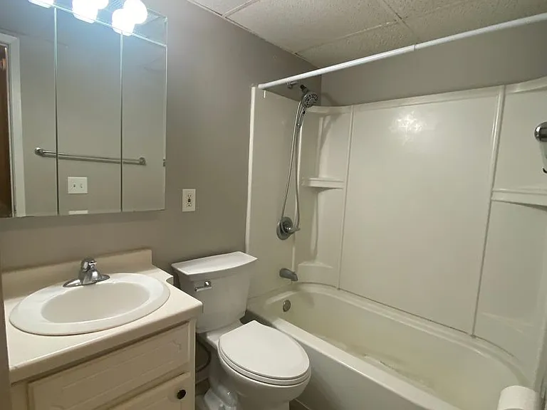 Parkview Apartments — Photo 10