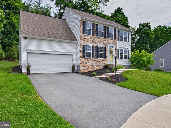 2nd image of 18 Copperwood Ln