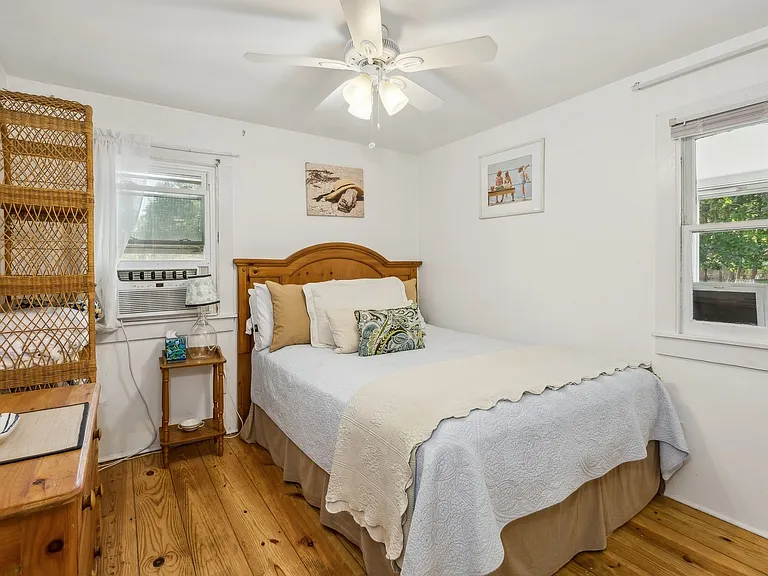 16 Bishop Ave — Photo 11