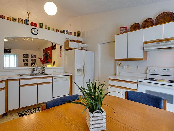4th image of 3170 Tropical Cir SE