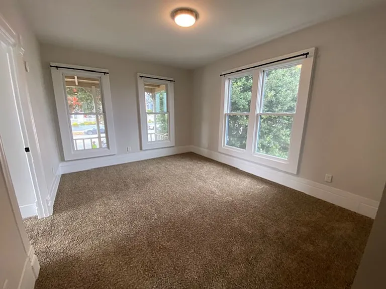542 Pine Ave — Photo 7
