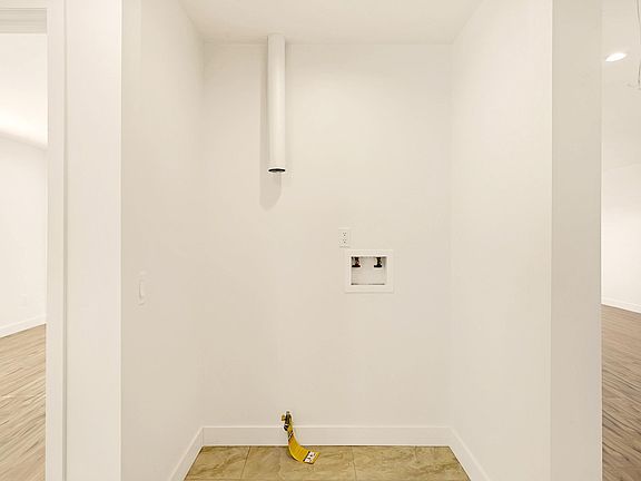 4th image of 8142 Louise Ave