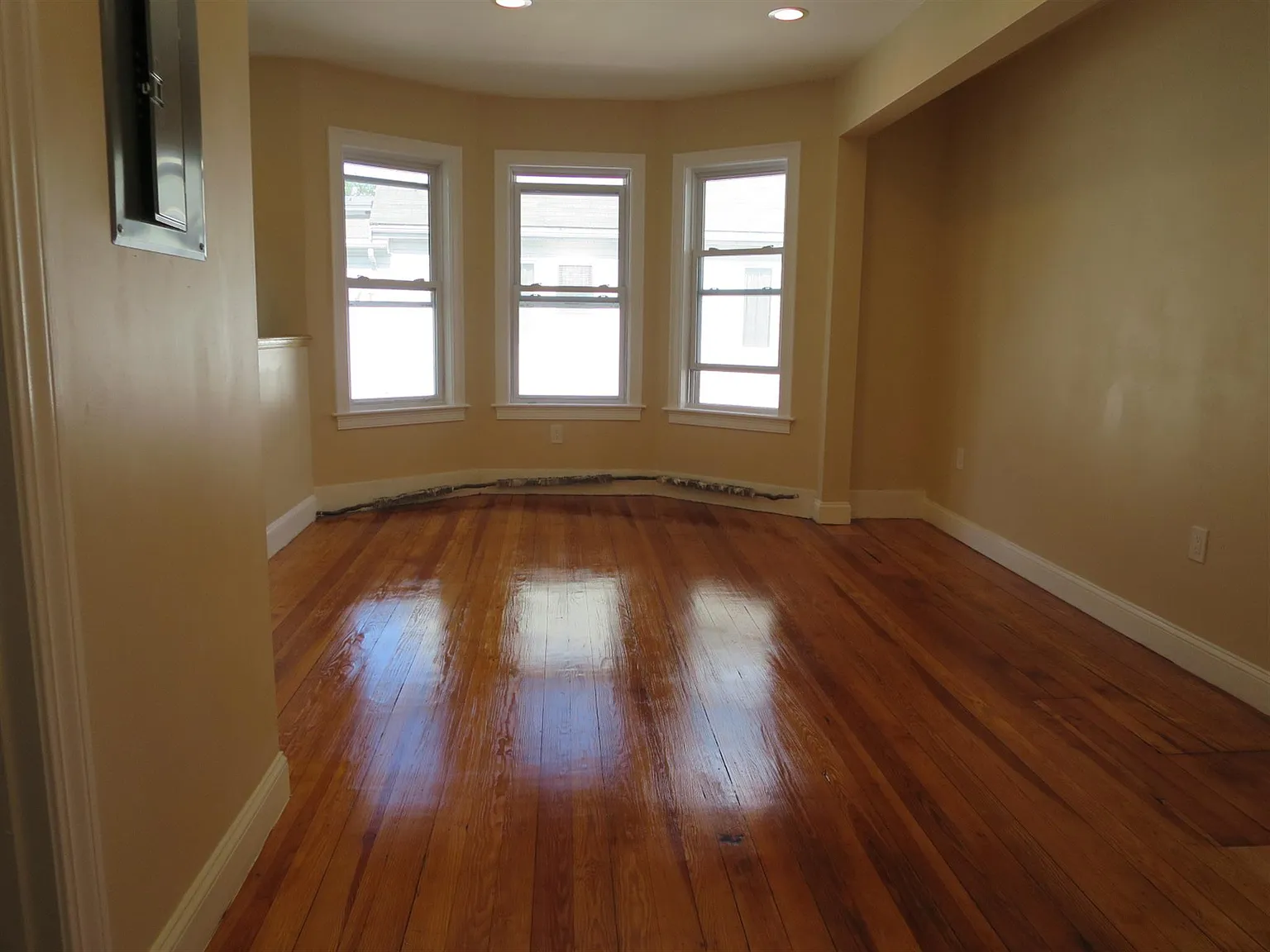 4 bed, $4,000 — Photo 3