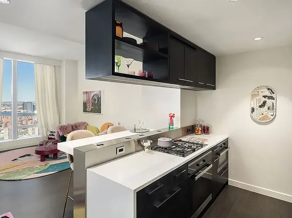 252 South St, New York, NY