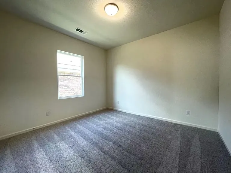 716 Wellington Dr — Photo 11