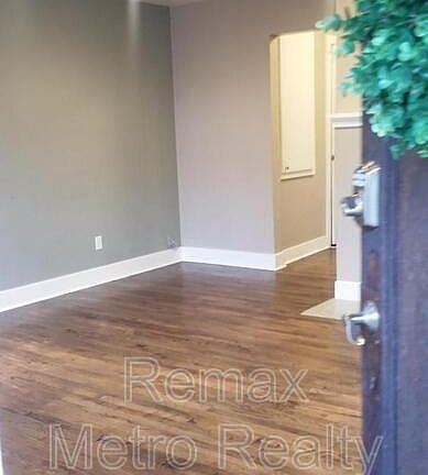 3rd image of 533 11th Ave E #1