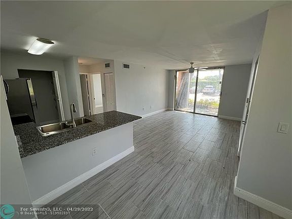 5th image of 12118 Saint Andrews Pl APT 101