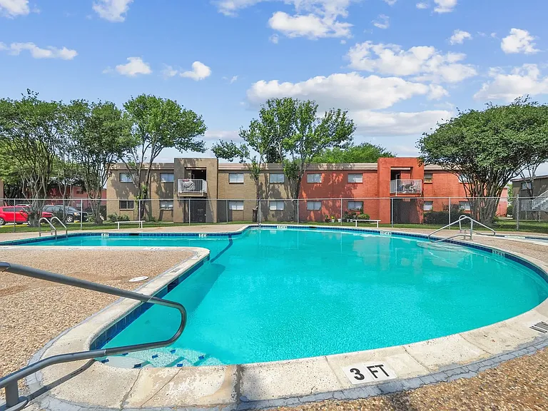 La Paloma Village Apartments — Photo 28