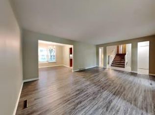 995 Barlina Rd, Crystal Lake, IL 60014