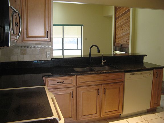 4th image of 2585 Creekview Cir
