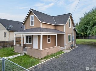 911 Barnes Court, Sunnyside, WA 98944