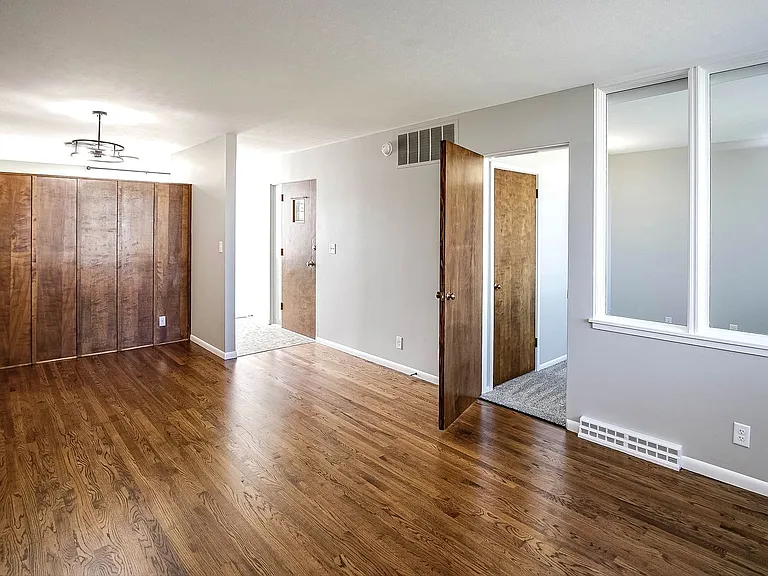 4817 S 131st St #9 — Photo 3