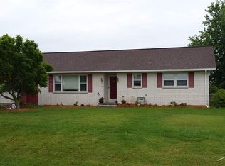 10283 Sarle Rd, Freeland, MI 48623