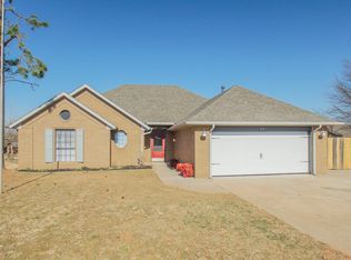 621 N Oakwood Ter, Mustang, OK 73064